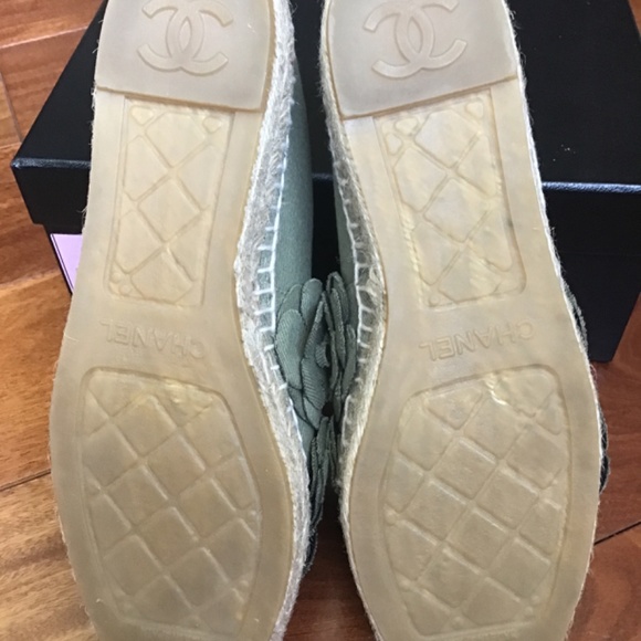 Chanel Green Classic Cc Camelia Flower Slip on Espadrilles Flats - Picture 6 of 9
